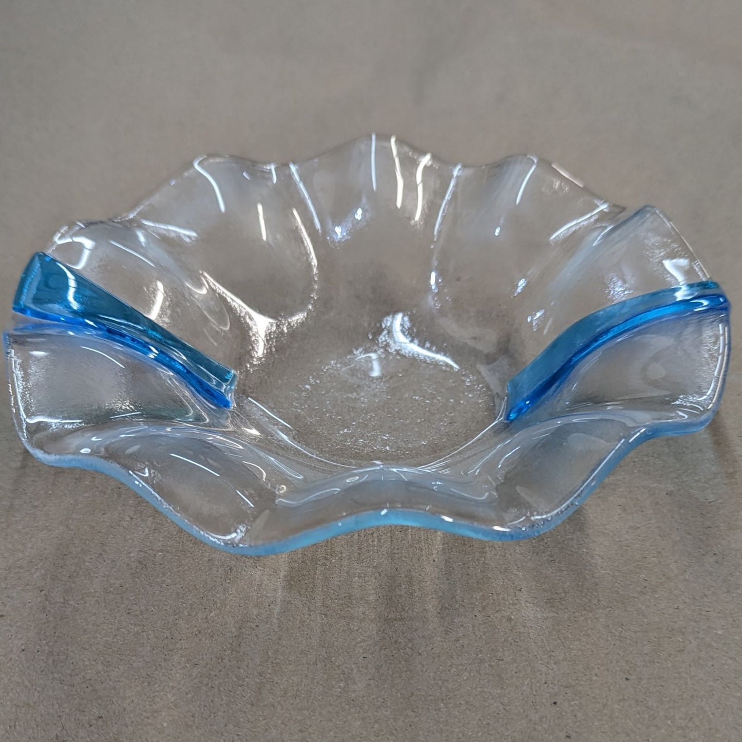 8" Wavy Ruffled Bowl (FF 1995)